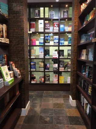 books and books miami airport