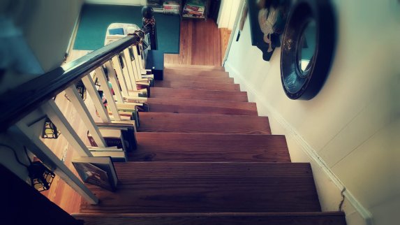 bookstore Leesburg stairs